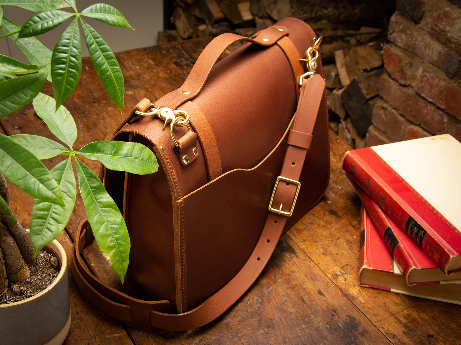 Back of the glengarry messenger bag in tan brown with shoulder strap