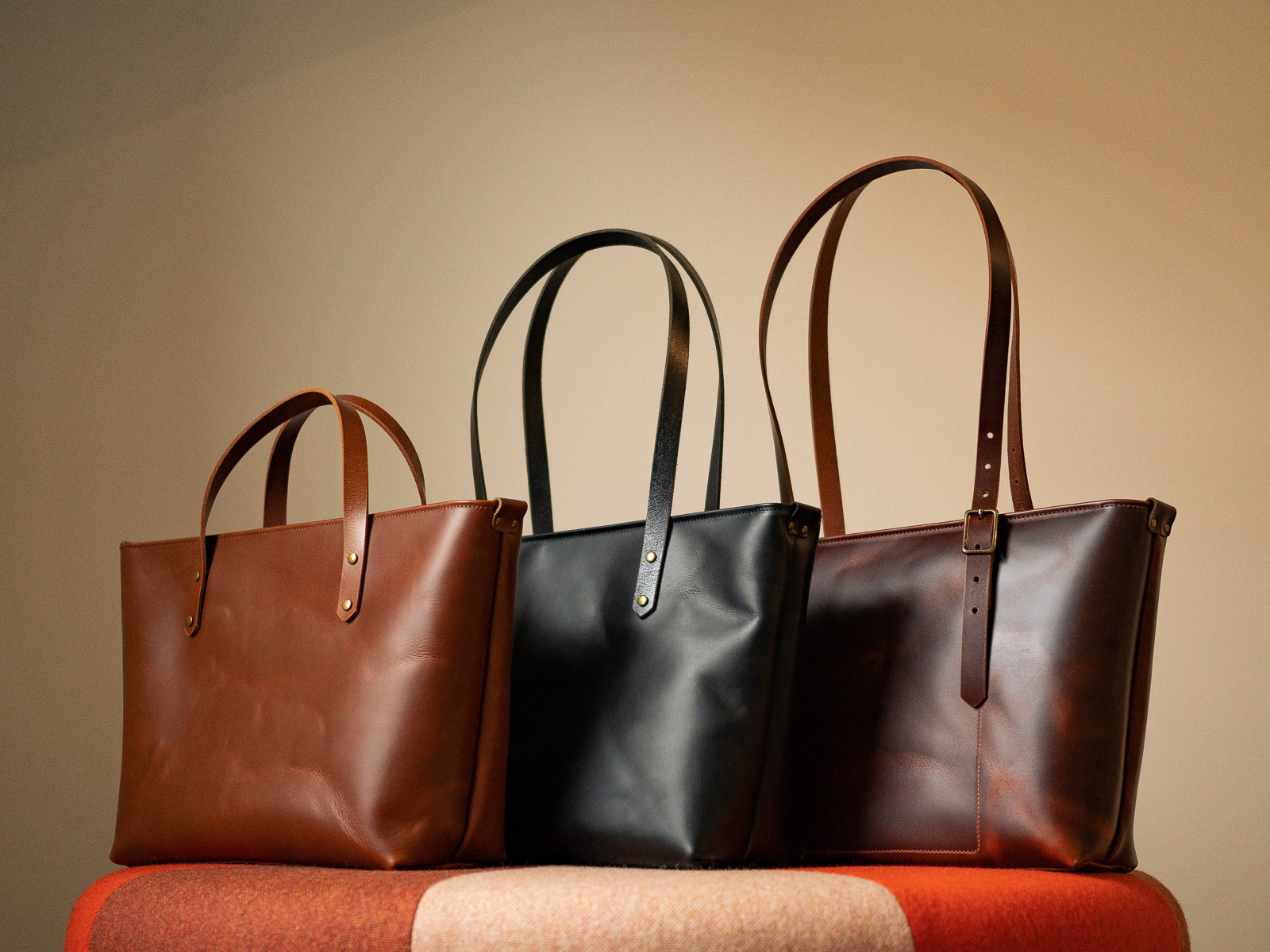 Grand Étang zippered leather tote bag in all three colours, will all three strap lengths